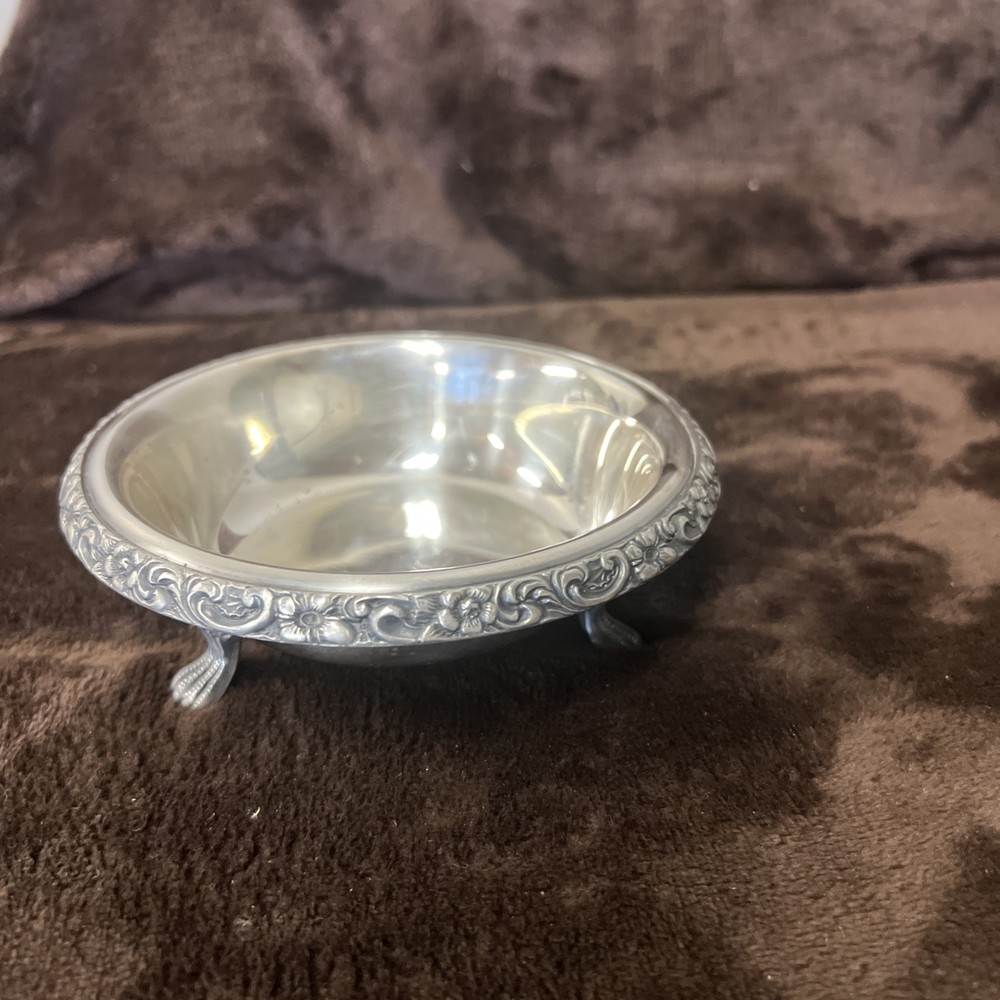 Rose Scroll Benedict Period Plate #7321