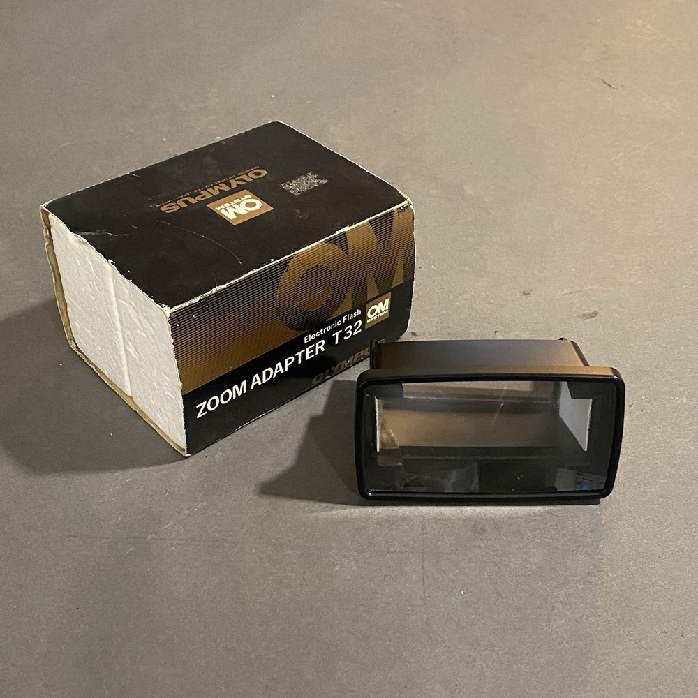 OLYMPUS OM System Electronic Flash Zoom Adapter T 32