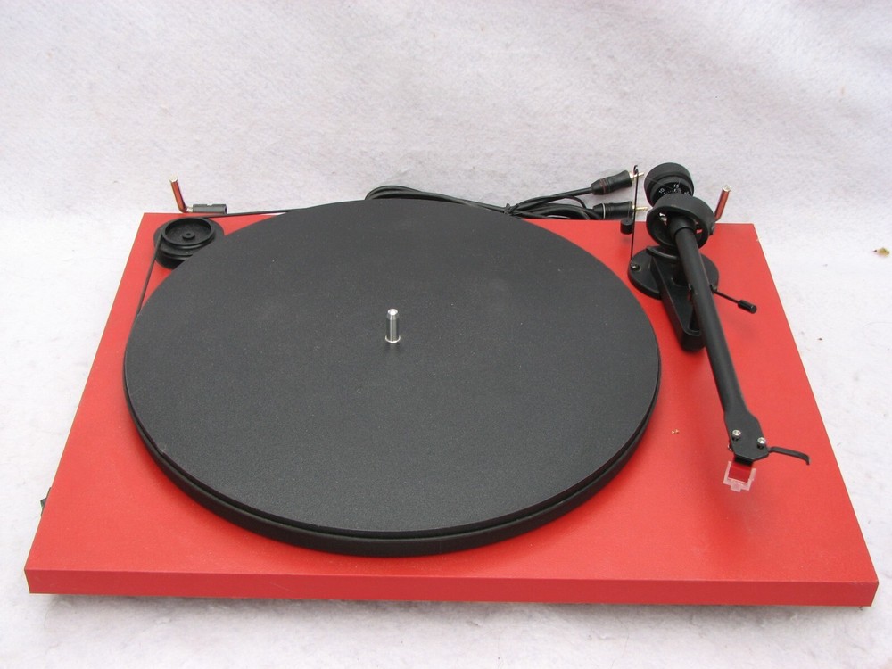 Pro Ject Essential II turntable used
