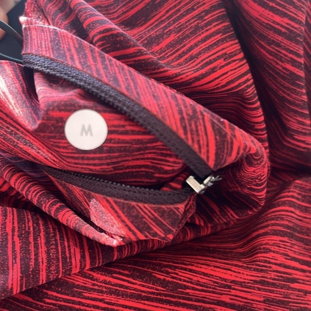 Lululemon Assert Short 9"Black Cherry / Black sz M