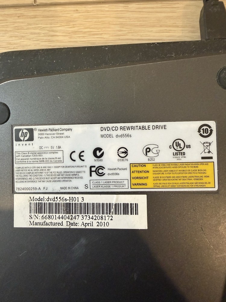 HP dvd 556S LightScribe External Slim Multi Format DVD Writer. EUC.