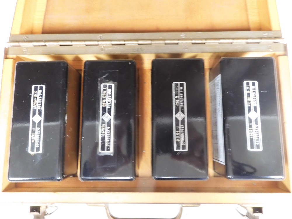 Mid Eastern Hi Ohm Resistor Standard Set in case - QF20
