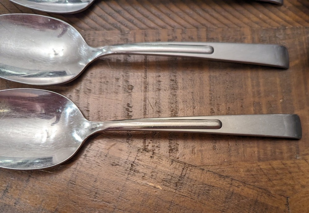 16 x Oneida USA Centigrade Stainless Flatware Spoons Forks Knives