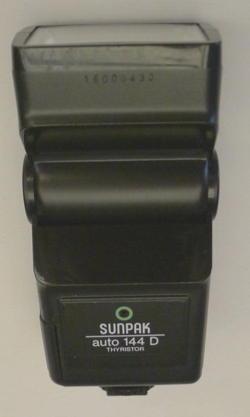 Sunpak Auto 144 D Thyristor Hot Shoe Flash - TESTED