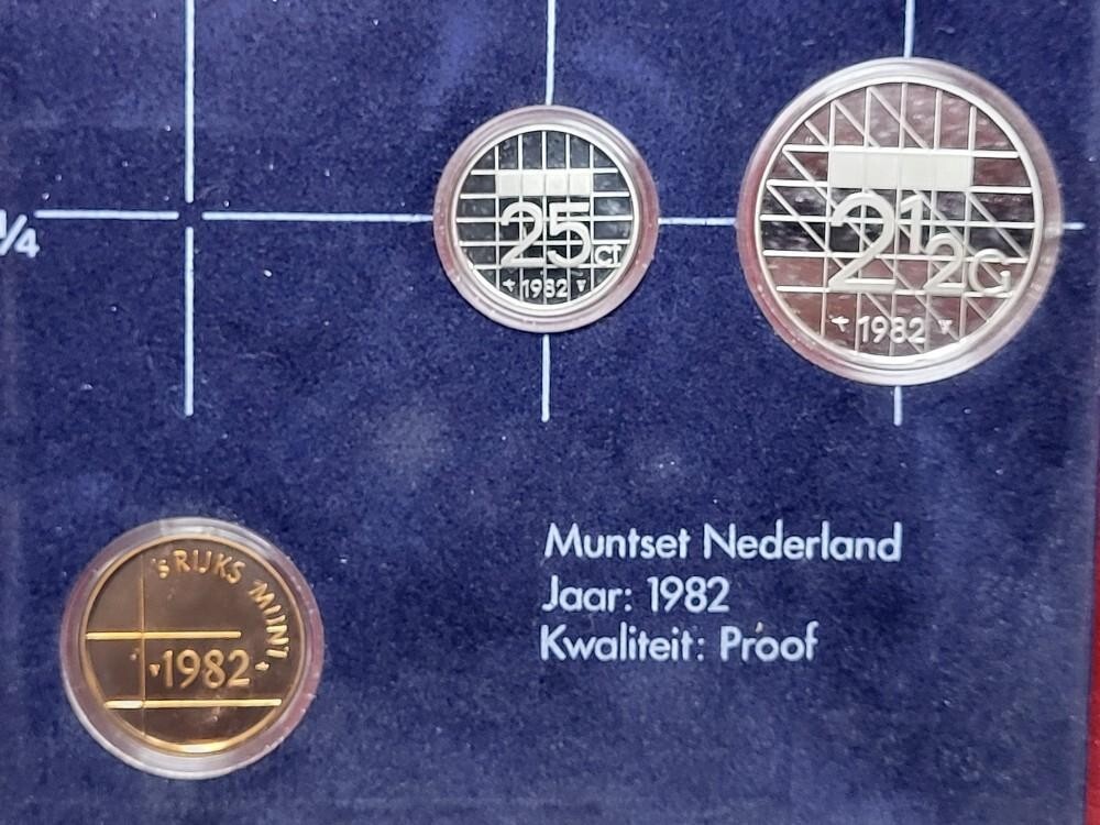 1982 Netherlands PROOF SET in original Government holder