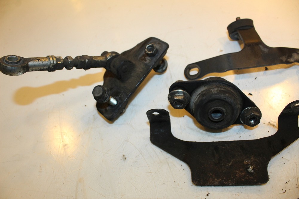 2008 Harley-Davidson Electra Glide Engine Motor Mount Bracket Bolt