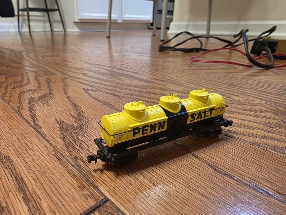 2 sets of n scale bachmann trains ready run