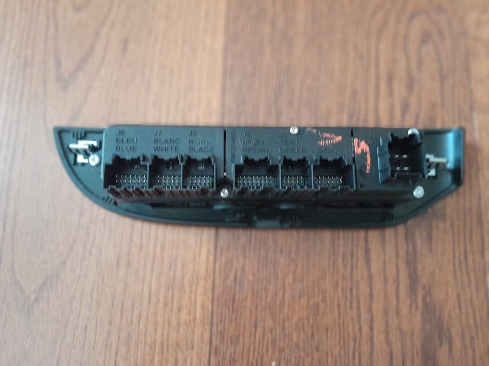 7 -1 4 GM LH(Driver Side) FRONT WINDOW SWITCH BEZEL OEM 25783951AC