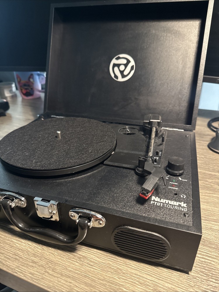 Numark PT01 Touring Portable Suitcase Turntable
