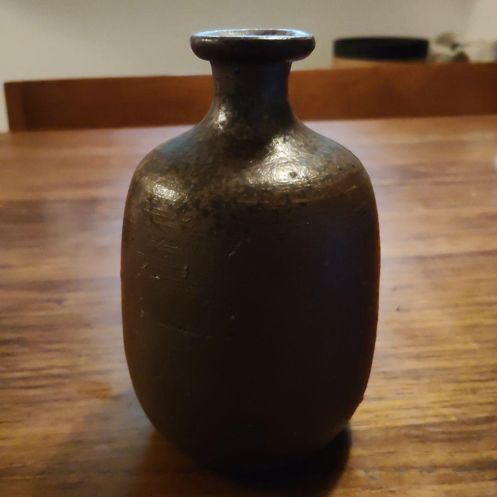 Bizen ware sake bottle vase