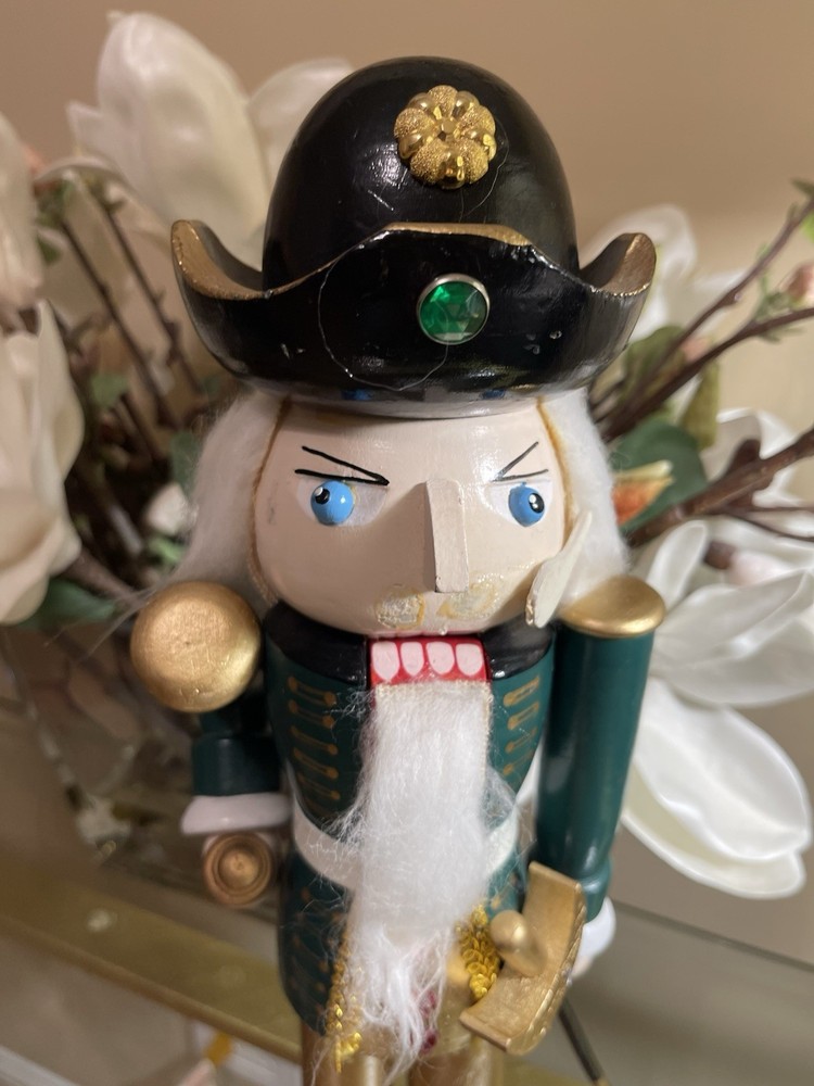 VINTAGE NUTCRACKER RARE PIECE AS IS