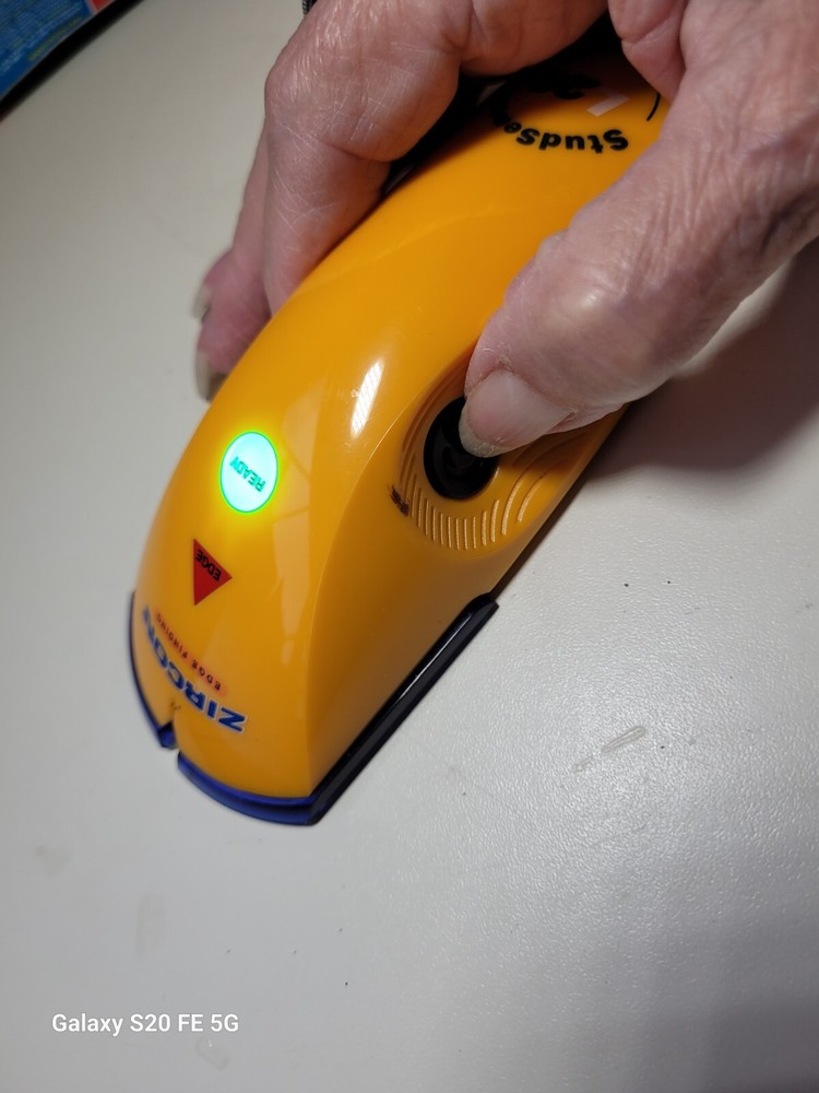 Zircon StudSensor L20 Stud Finder Scan 3/4" Depth Wood Stud Finder EDGE-QR CODE