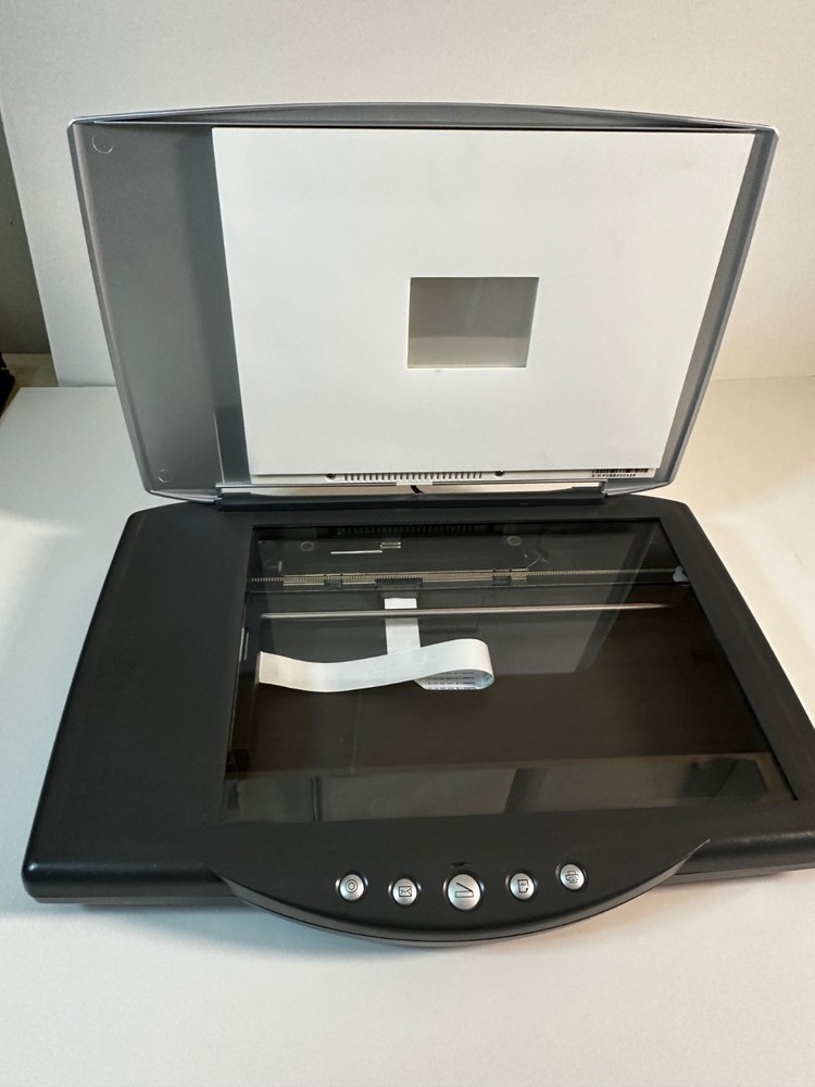 Visioneer One touch 9320 USB -Powers on-FUNCTIONALITY UNKNOWN. SOLD AS IS.