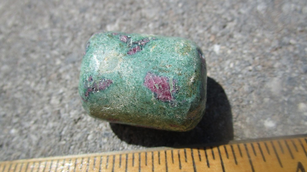 Natural Longwave Fluorescent Mineral Rock Ruby O76