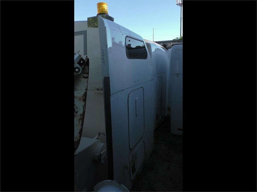 2013 Kenworth 70" AeroCab Sleeper