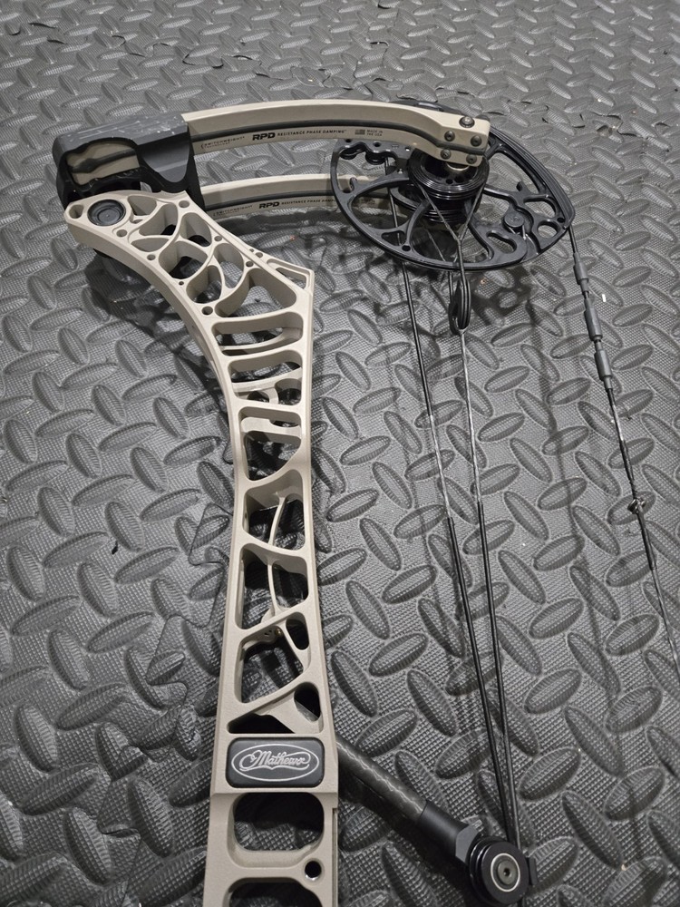 Mathews Phase 4 29 w THREADZ Strings And Cables