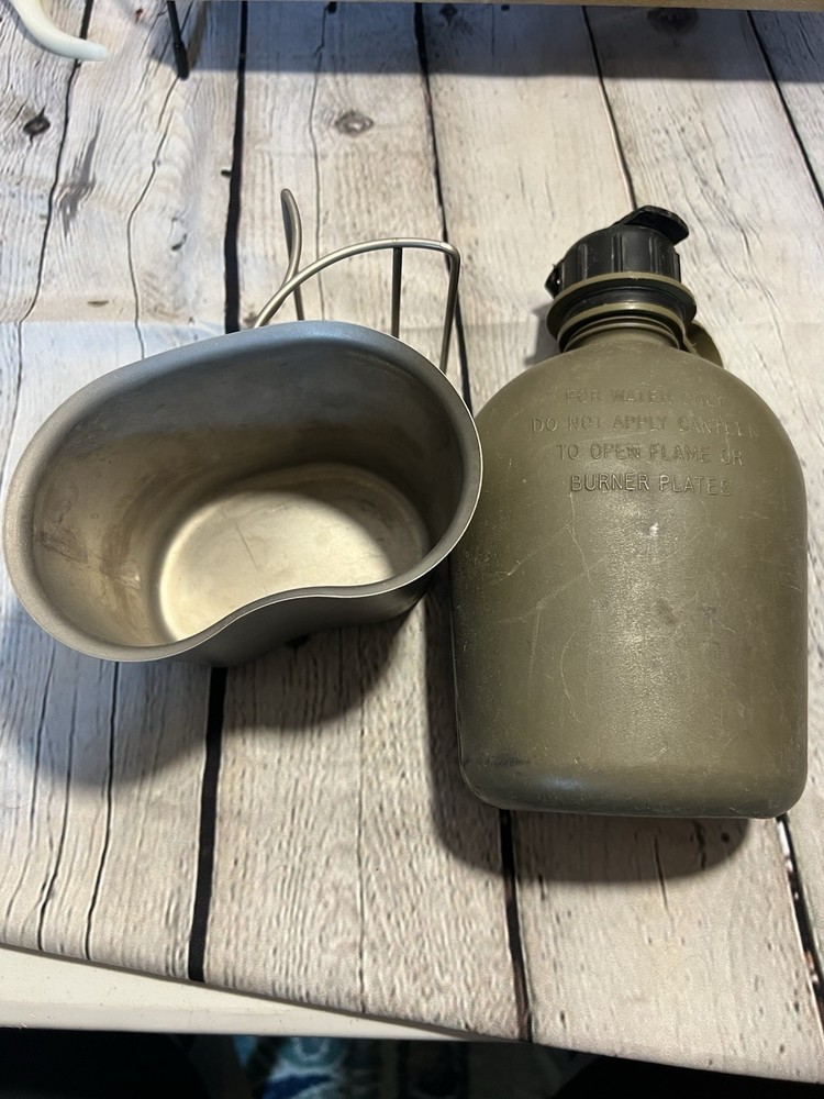 US Military Canteen with Metal Cup Set