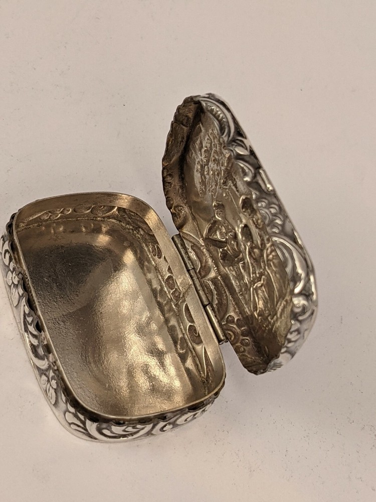 A solid silver hinged snuff box British hallmarked 1904 with medieval scene