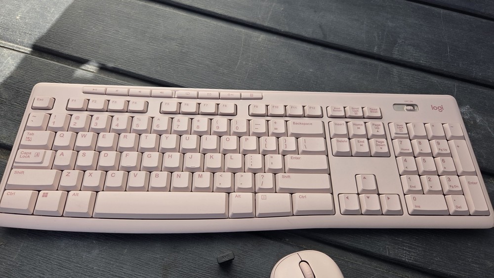 Logitech Wireless Keyboard and Mouse Combo - Pink