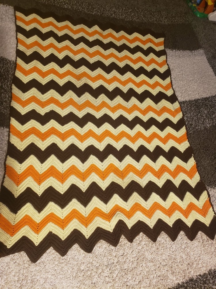 vintage afghan blanket Zig Zag chevron Pattern