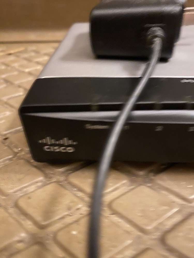 8-port 10/100 Switch Cisco Router