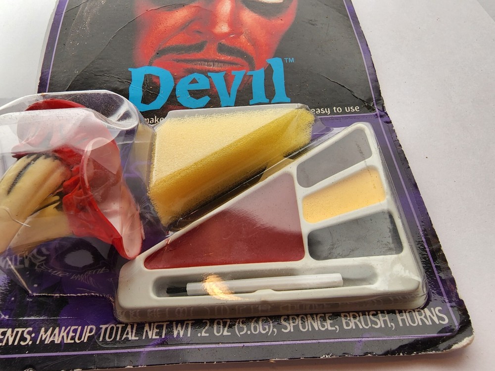 Fun World Devil Makeup Kit