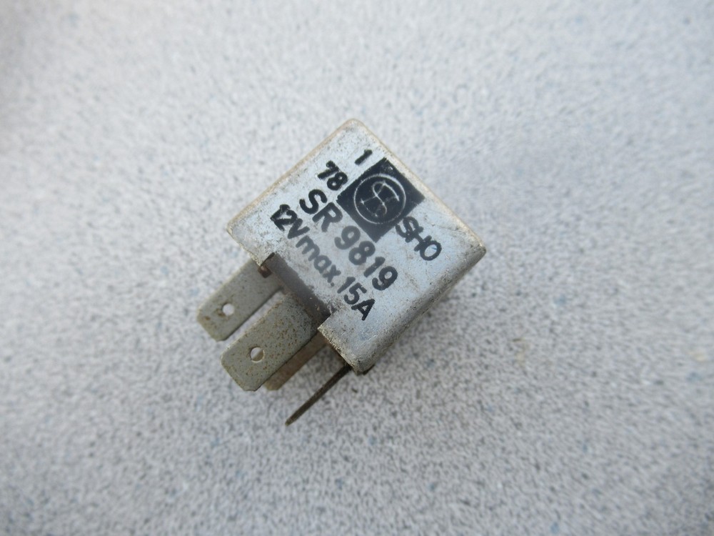 VW / Audi / Porsche Multi Function Relay 141 951 253 B SR 9819