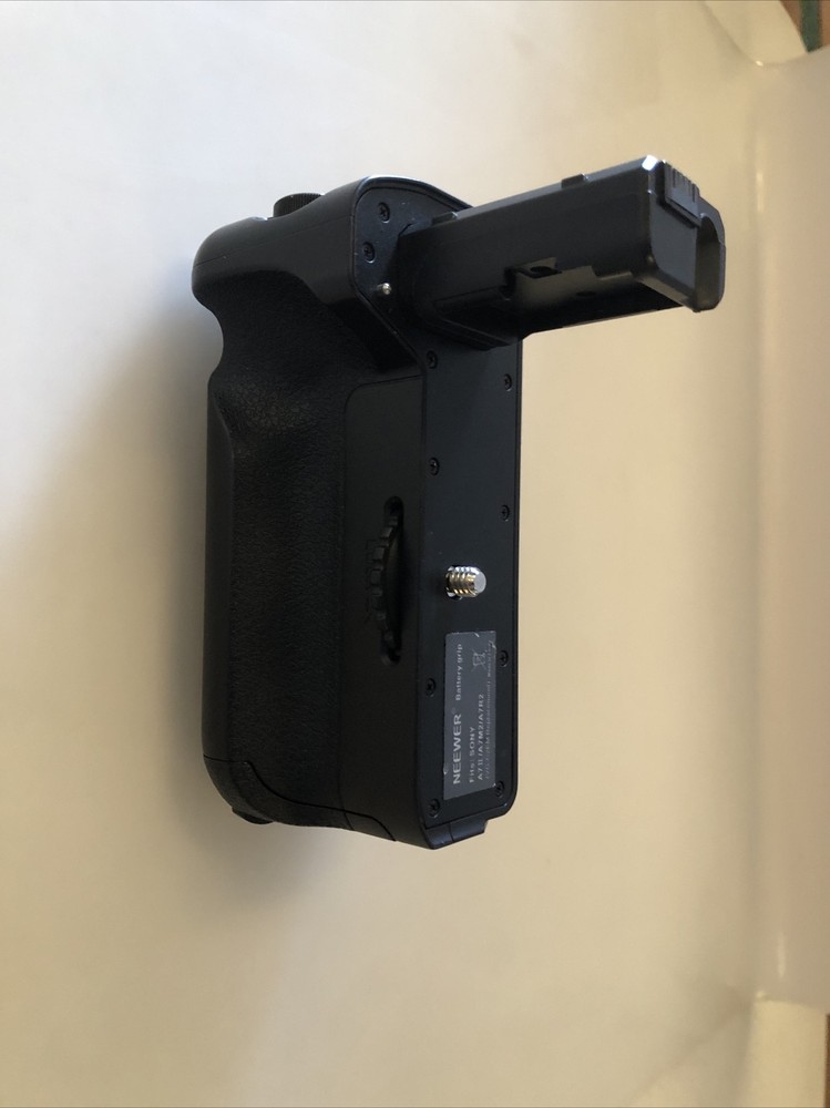 Neewer Battery Grip for Sony /A7R2