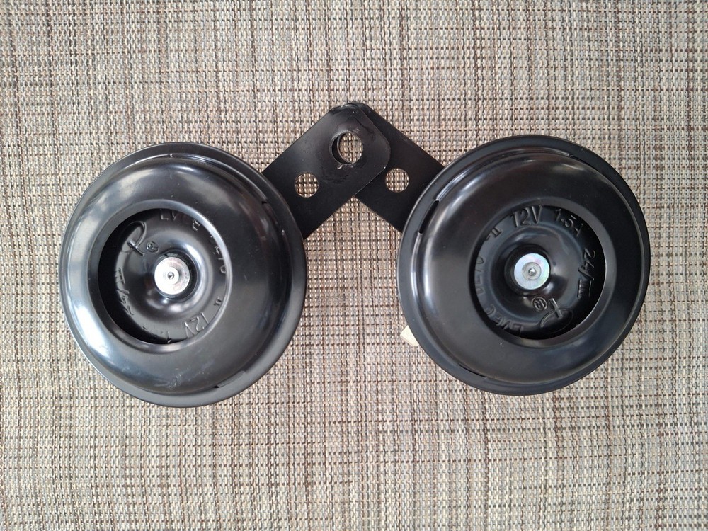 Universal motorcycle horn set, used, tested.