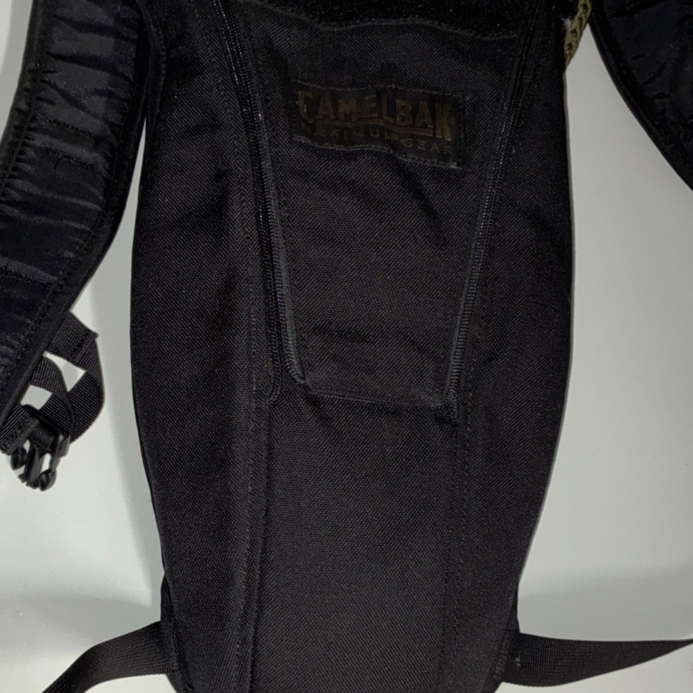 CamelBak Hydration Pack Black Hiking Zip Closure Padded Straps Adjustable Size