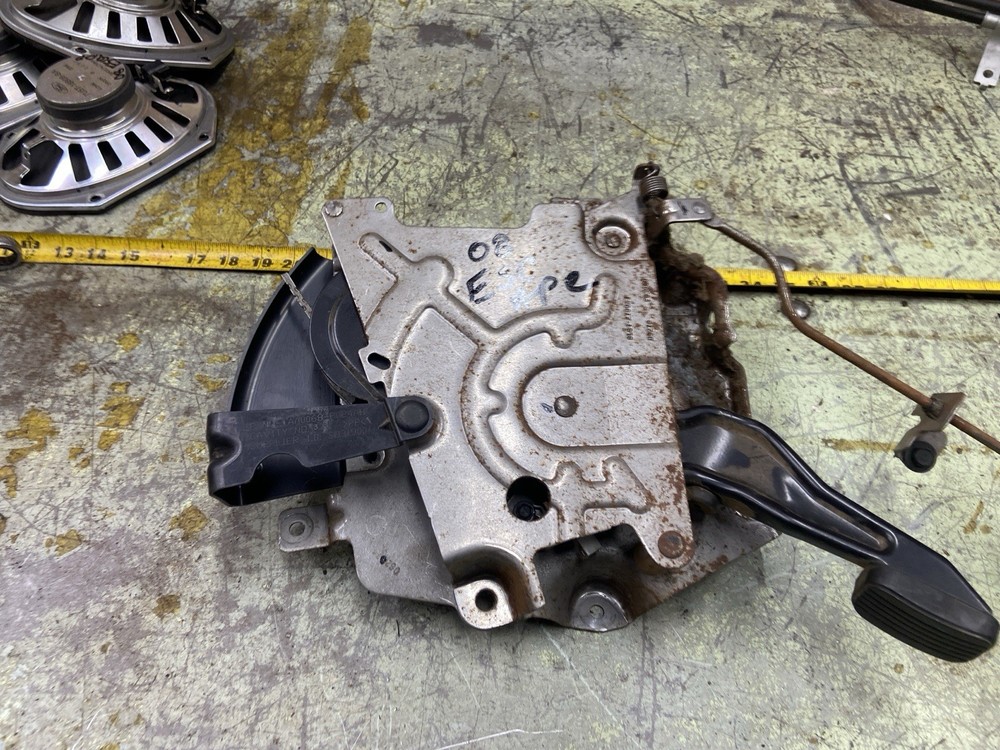 08-12 ESCAPE Park Brake Assembly (release Handle Damaged)
