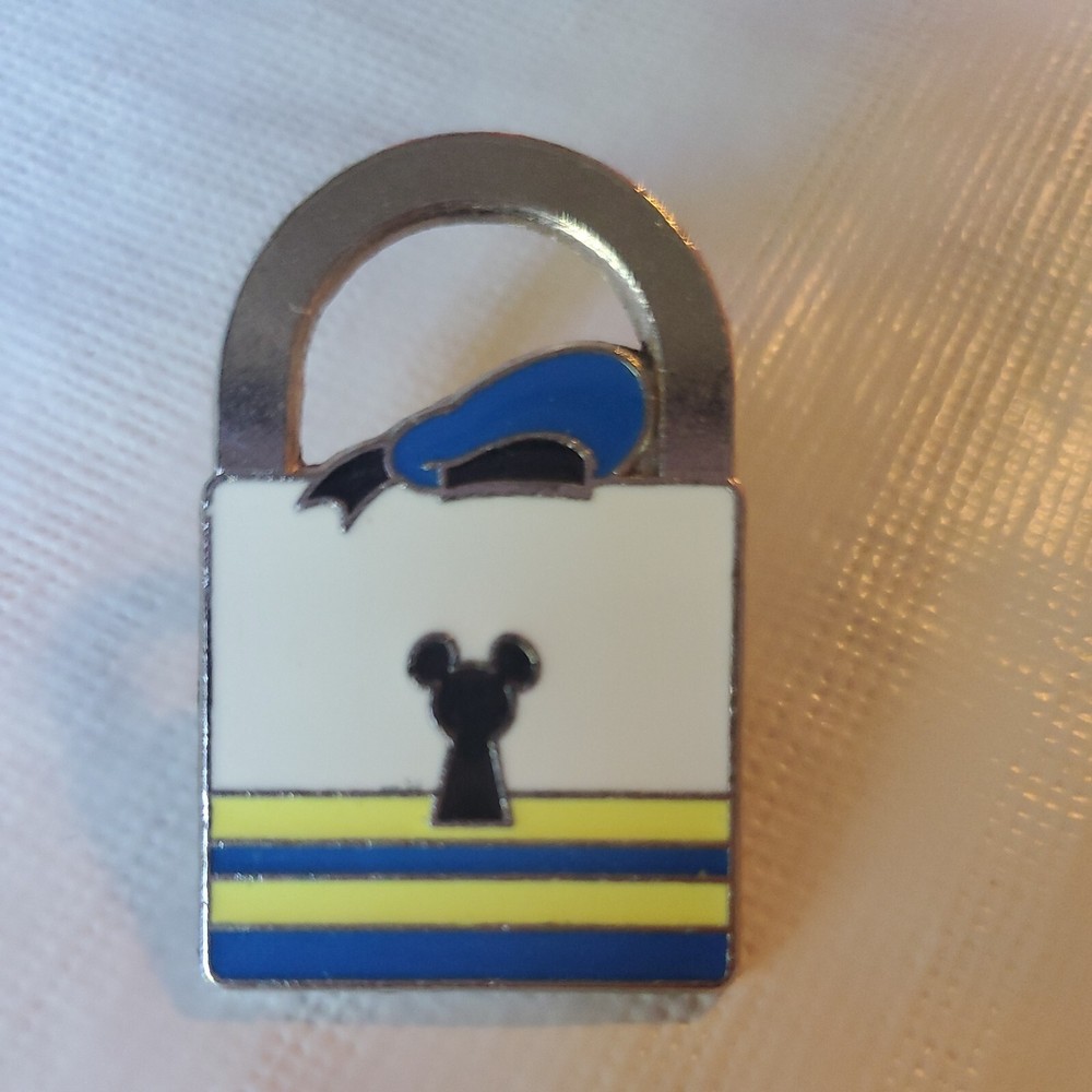 Lock Donald Duck PWP Disney Pin