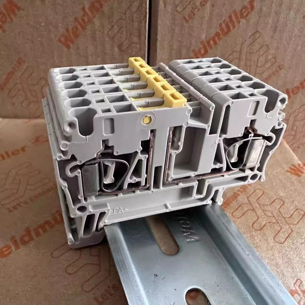 100pcs Spring-type Switch-type Terminal Terminal 1831280000 ZTR 2.5