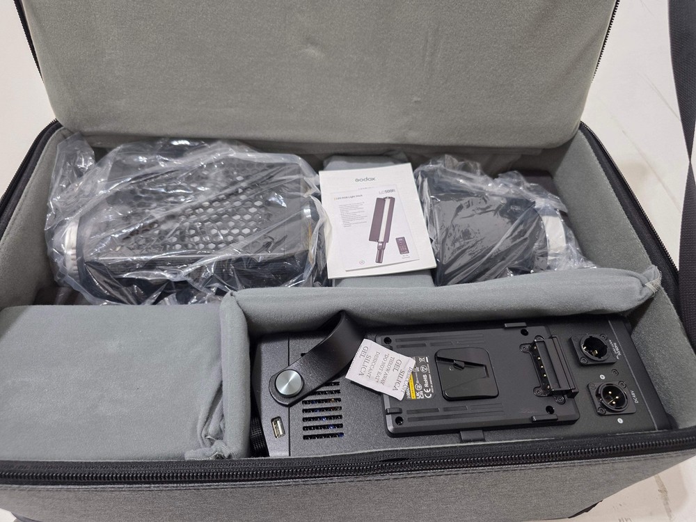 * OPEN BOX GOOD * Godox Knowled M600D Daylight LED Light