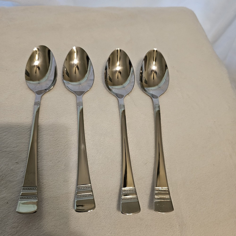 Pfaltzgraff Sapphire Bay 20 Pc Flatware Set. Pre Owned.