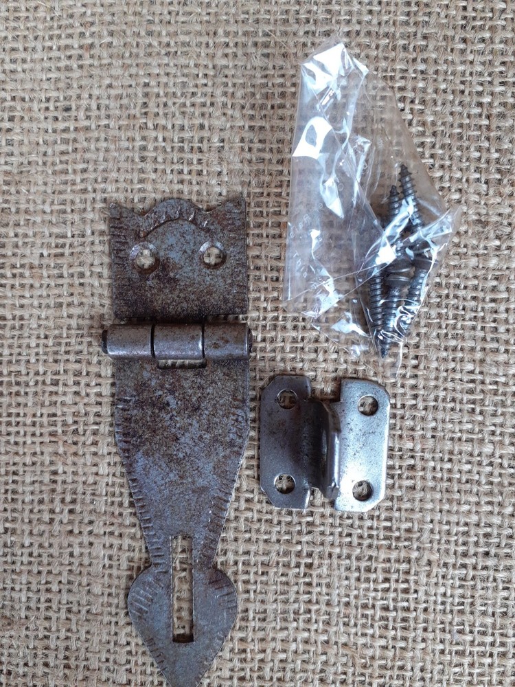 Rustic Decorative 4" Antique Iron Arrowhead Hasp & Staple