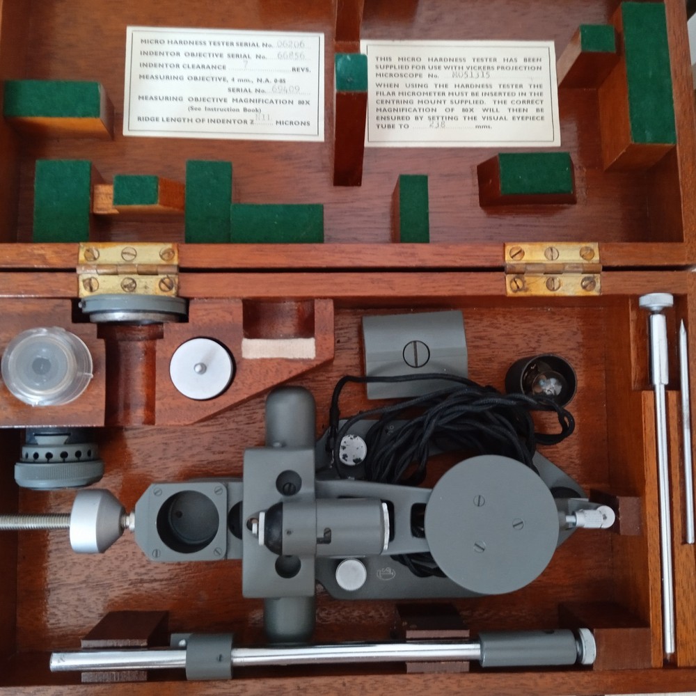 MICRO HARDNESS TESTER MO 6206 VICKERS MO 51315 PROJECTION MICROSCOPE