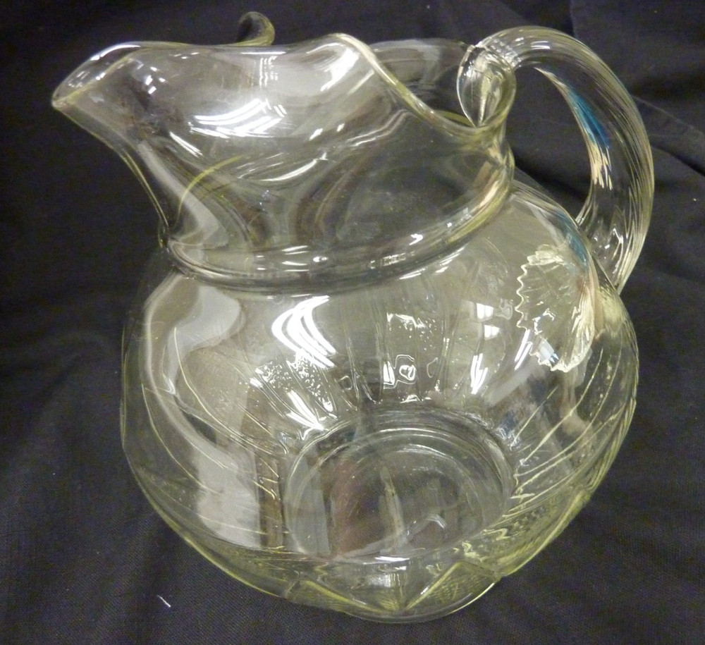 VINTAGE MACBETH-EVANS CRYSTAL CLEAR LEAF PATTERN PITCHER 9" TALL REEDED HANDLE