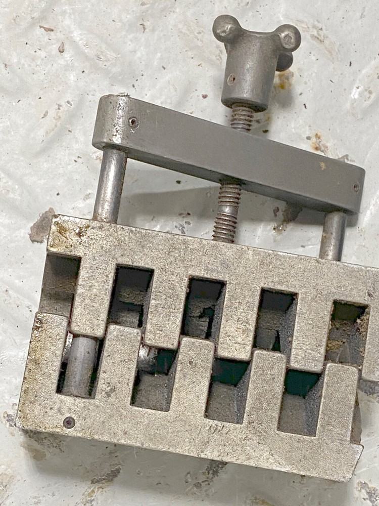 Vintage Drill Bit Pointer/Sharpener SDR #DG76M with 2 bit clamps