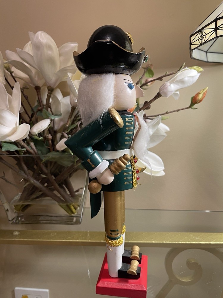 VINTAGE NUTCRACKER RARE PIECE AS IS