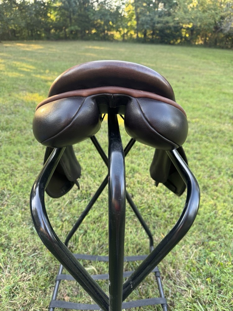 2017 COUNTY SOLUTION HJ 17.5 FORWARD FLAP JUMP SADDLE