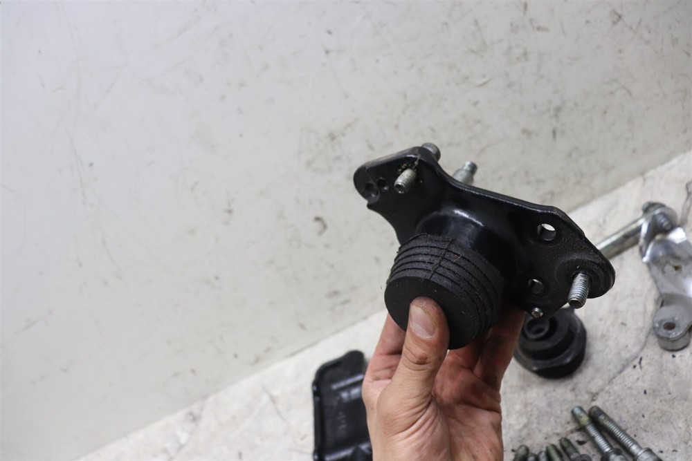 2009-2013 Harley Road Glide Engine Mounting Bolts & Brackets