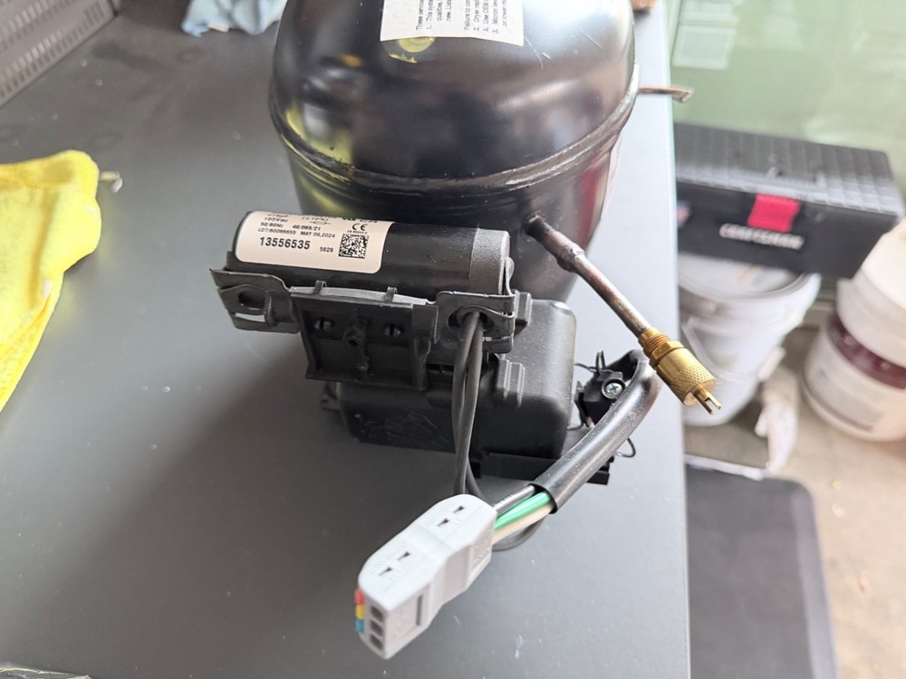 embraco compressor. FFU 130UAX
