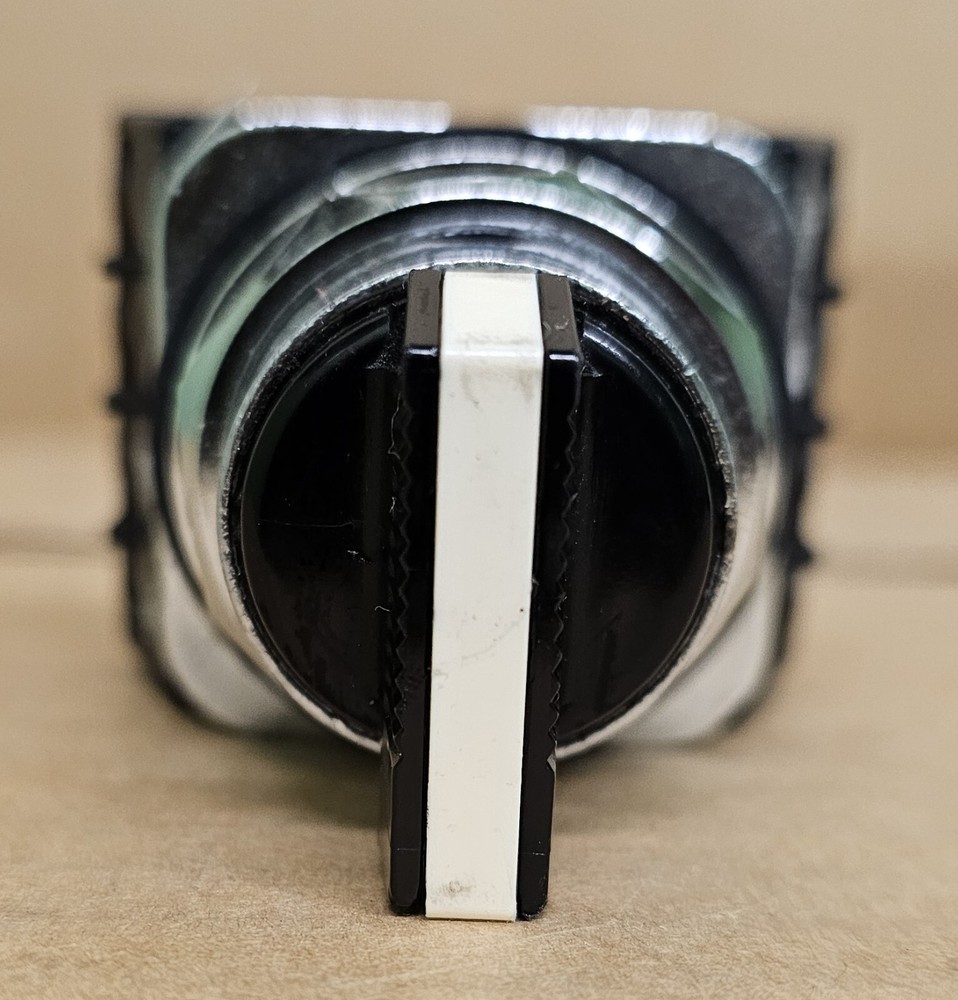 Siemens 52SA2BDBK2 Short Lever Spring Return Selector Switch Operator