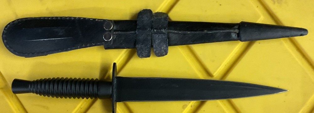 Commando dagger with sheath