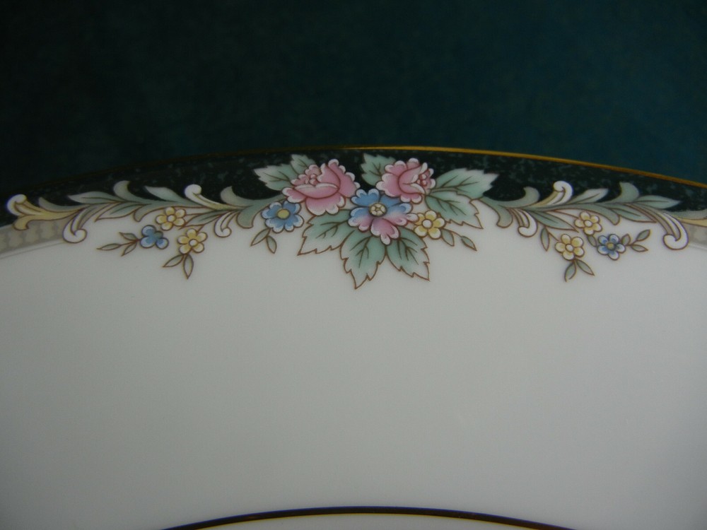 Lenox Alyssa 10 3/4" Bone China Dinner Plate(s)