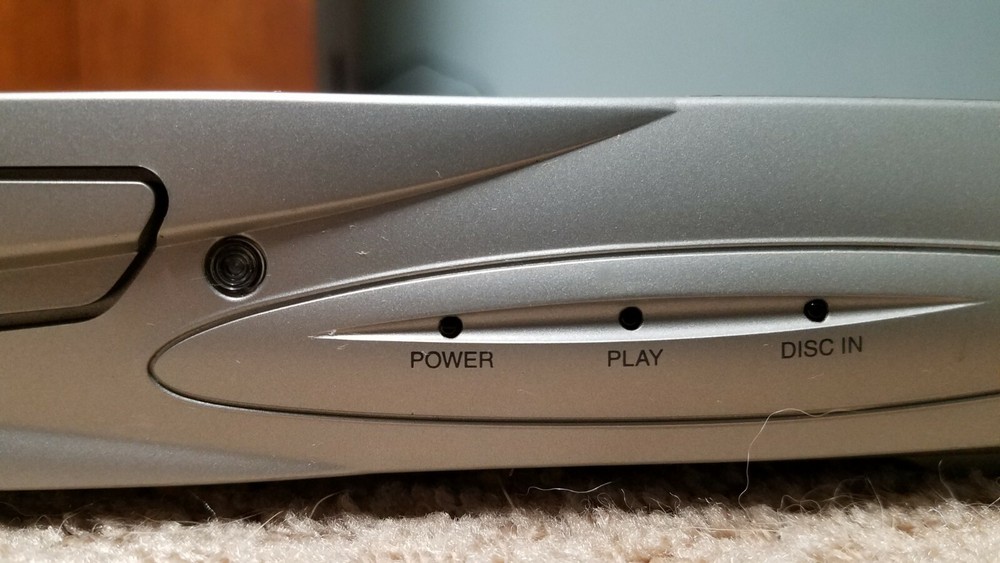 Emerson EWD7004 DVD Player