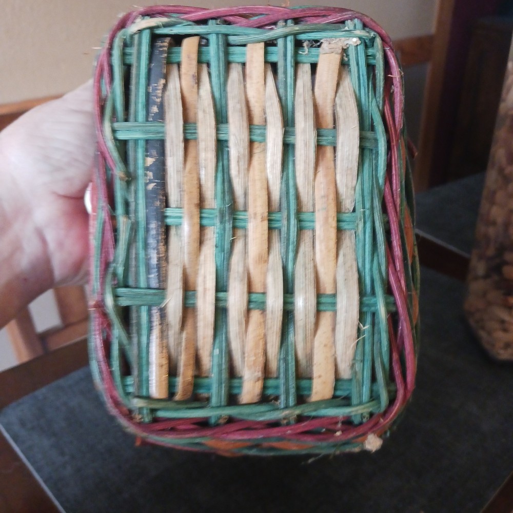 Wicker Basket With Handle Apples On Front