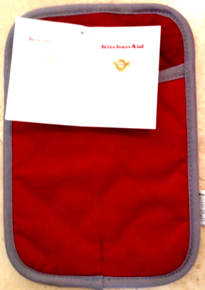 KITCHENAID POT HOLDER FIRE RED  RECTANGLE SILICONE PATCH  (1) 100% COTTON  NWT