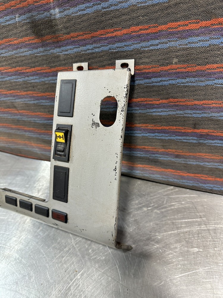 Freightliner FL70 SWITCH PANEL Dash Panel - Used | P/N 6806893453